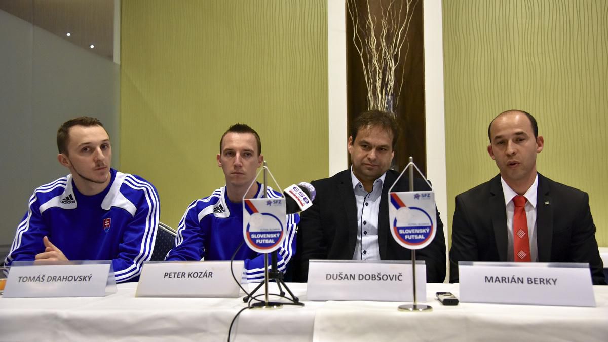 Dušan Dobšovič, mar2017, futsal, tlacovka