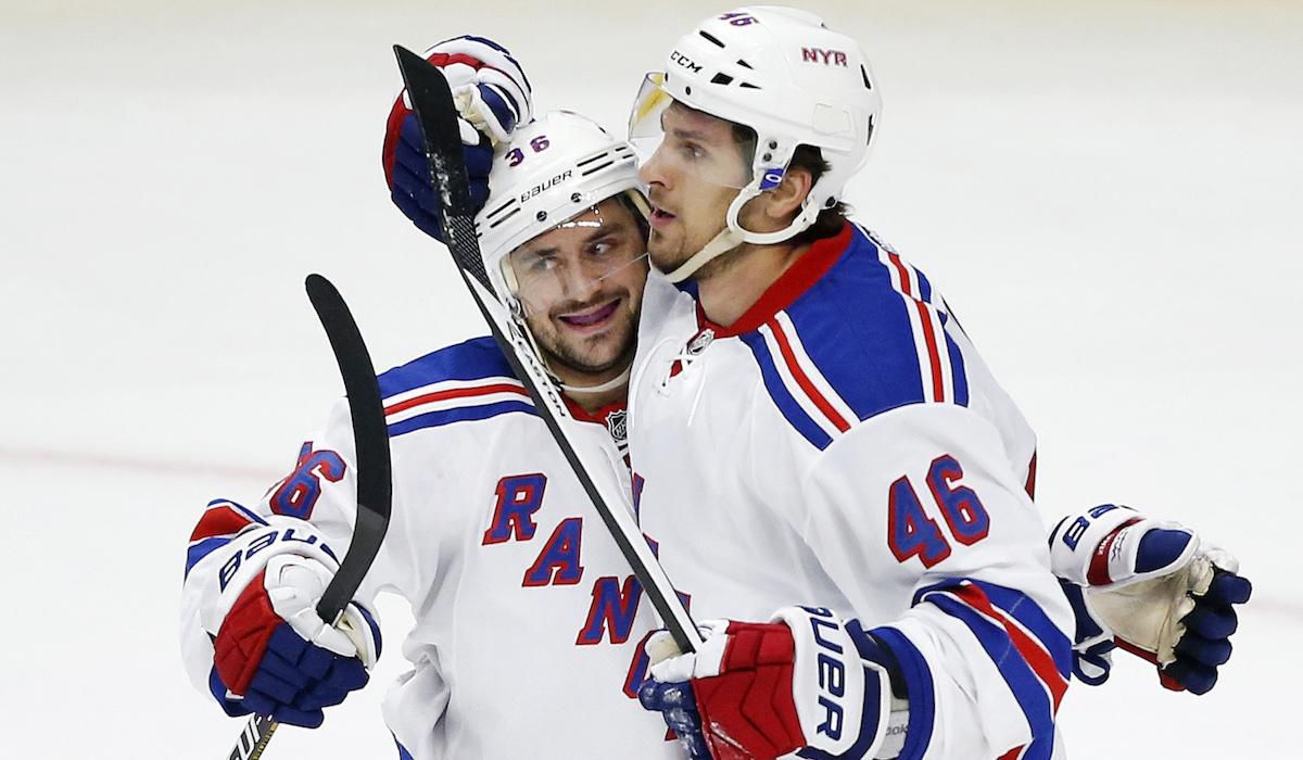 Marek Hrivik, Mats Zuccarello, New York Rangers oslava gol sep14