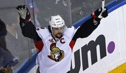 Zranený Karlsson ledva chodí, napriek tomu je kľúčovým hráčom Ottawy
