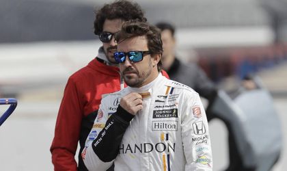 Video: Fernando Alonso vyskúšal IndyCar, zabil dvoch vtákov