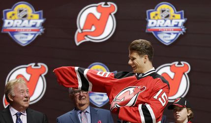 Video: Devils vyhrali draftovú lotériu, nováčik z Vegas vyberá ako šiesty