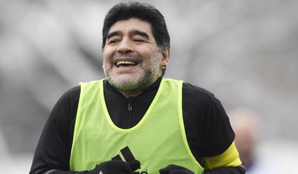 Maradona bavil v spomienkovej šou, neodpustil si ani poznámku na Pelého