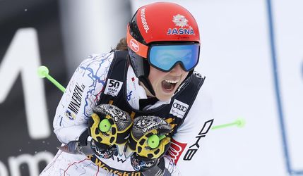 Video: Slalom: Výkon snov priniesol Petre Vlhovej triumf, Velez-Zuzulová štvrtá