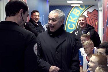 Video: Malý chlapec totálne dostal Josého Mourinha aj s rozhodcom