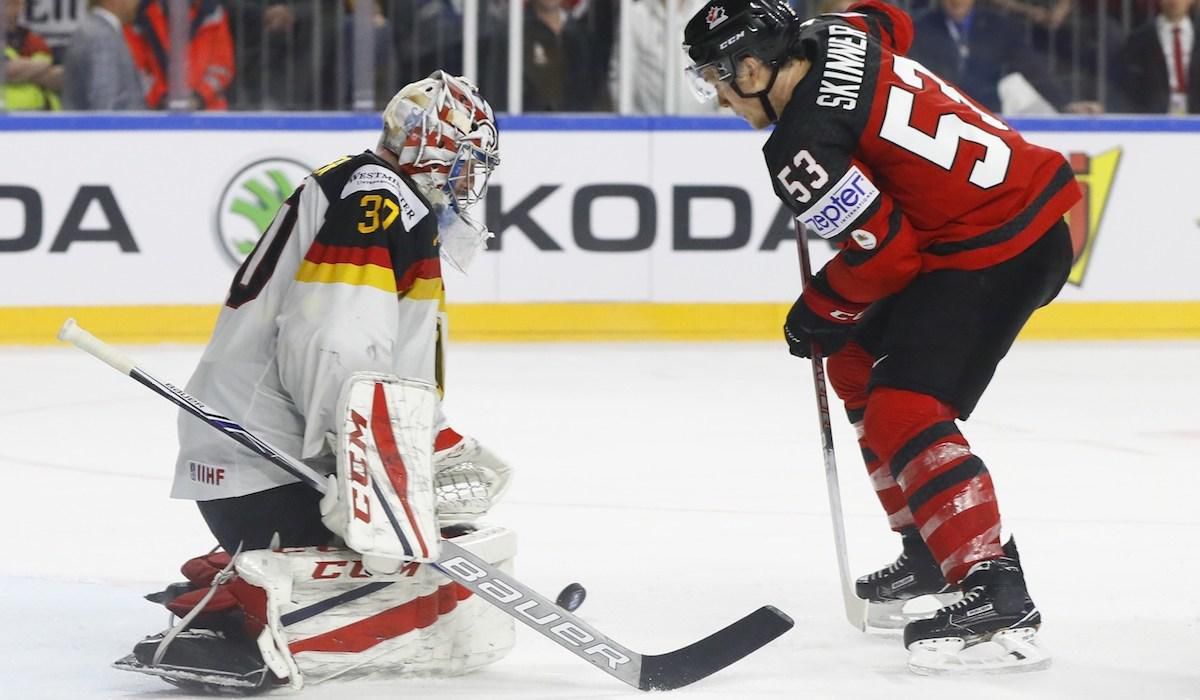 Jeff Skinner, Philipp Grubauer, Nemecko, Kanada, MS2017, maj17, reuters