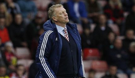 Moyes naďalej trénerom Sunderlandu, no klub odsúdil jeho správanie