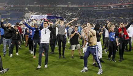 Polícia zatkla počas zápasu Lyonu s Besiktasom 12 fanúšikov
