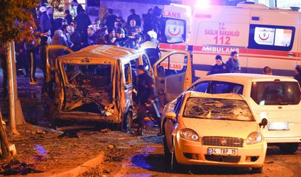 Bombový útok na futbale v Turecku. Hovorí sa o trinástich obetiach
