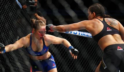Video: Superhviezda UFC Ronda Rousey zničená za 48 sekúnd