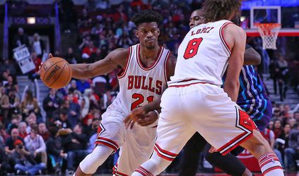 Video: NBA: Butlerov strelecký koncert, hviezda Bulls dala 52 bodov