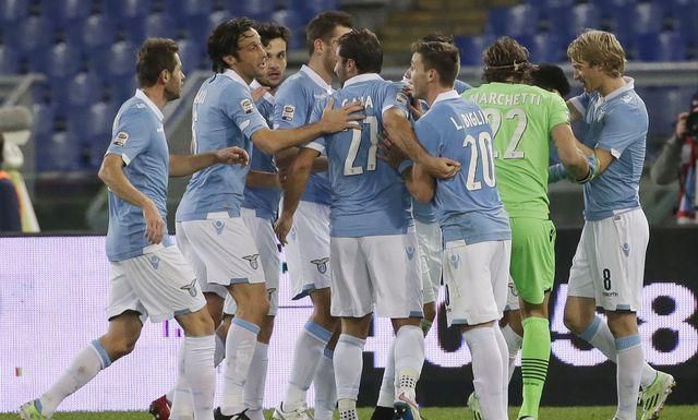 Rozdelený Rím: Lazio bojuje za storočný titul, groteska pre AS