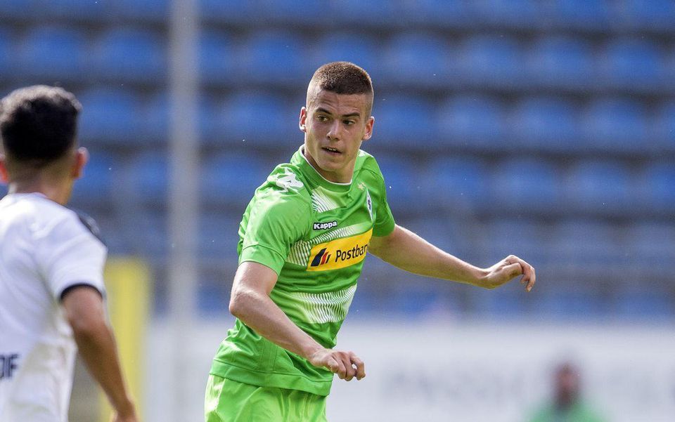 Laszlo Benes Borussia Dortmund sep16 Getty Images