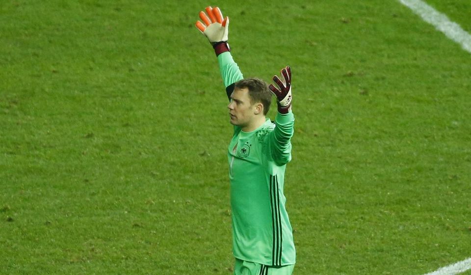 Manuel Neuer, Nemecko, rozhadzuje rukami, Mar2016