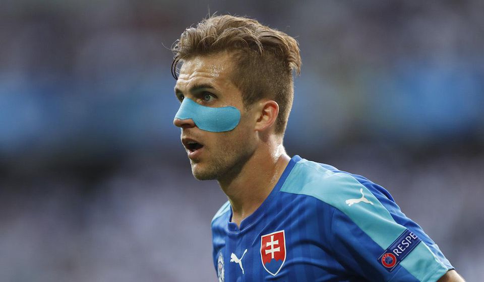 Peter Pekarik, Slovensko, nalepka na nose, vs. Nemecko, osemfinale EURO 2016