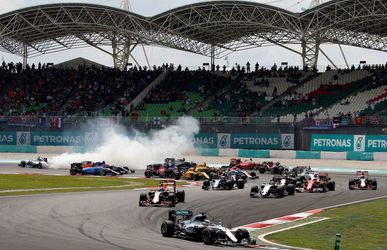 Seriálu F1 vládne nuda a jeden tím, Malajzia chce vycúvať