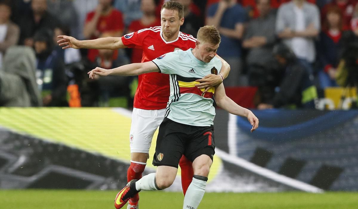 Wales, Chris Gunter, Belgicko, Kevin De Bruyne, EURO 2016, jun16