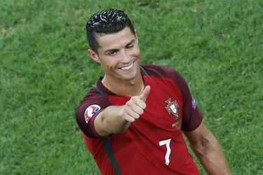 Mikrofón, ktorý hodil Ronaldo do jazera sa našiel: Poputuje na aukciu