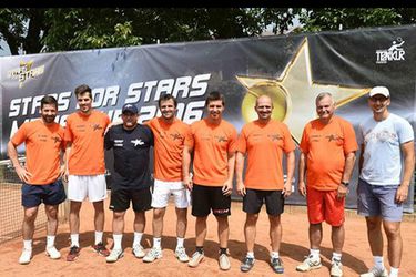 Video: Charitatívny tenisový turnaj v Trenčíne vyhrali Záborský s Jeleníkom