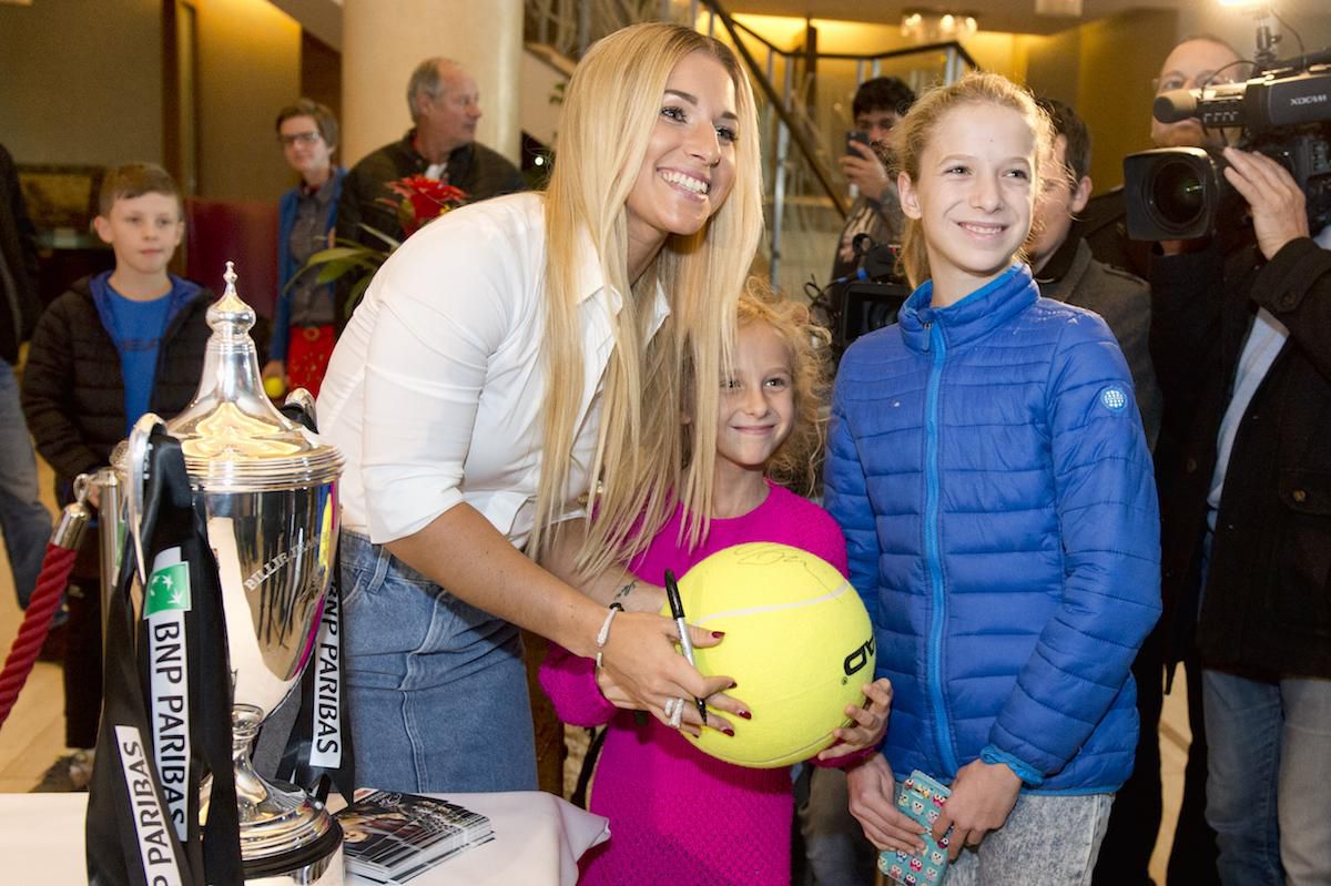 dominika cibulkova autogramiada nov2016