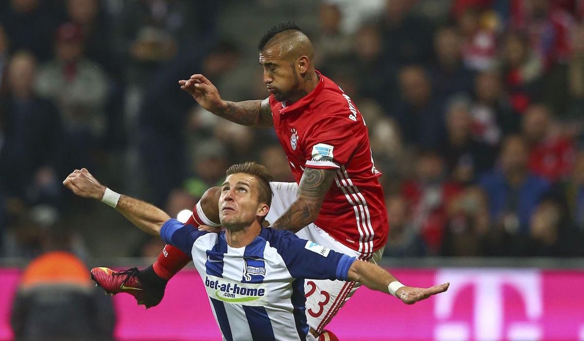 Bayern Mnichov, Hertha Berlin, Arturo Vidal, Peter Pekarik, sep16, reuters