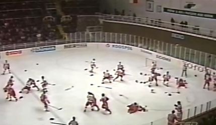 Video: Uplynulo 30 rokov od najväčšej bitky hokejovej histórie v Piešťanoch