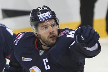 KHL potrestala Kyla Chipchuru a Andreja Meszároša z HC Slovan