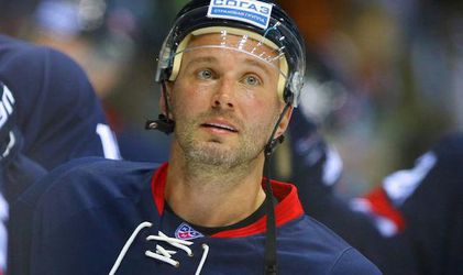 Video: Veľký návrat hokejových hviezd: Šatan, Višňovský a spol. opäť na ľade