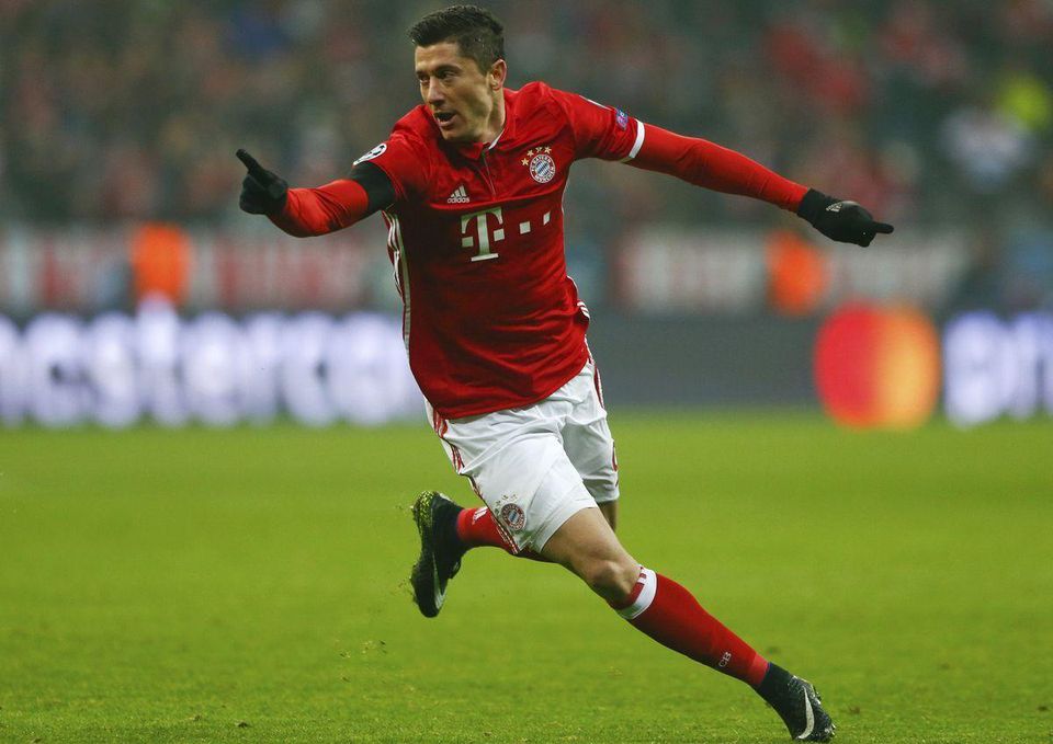 Bayern Mnichov Robert Lewandowski gol dec16 Reuters