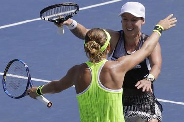 WTA Finals: Matteková-Sandsová a Šafářová prvými finalistkami štvorhry