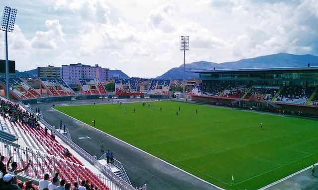 Teroristická hrozba v Albánsku, útočníci chceli odpáliť štadión