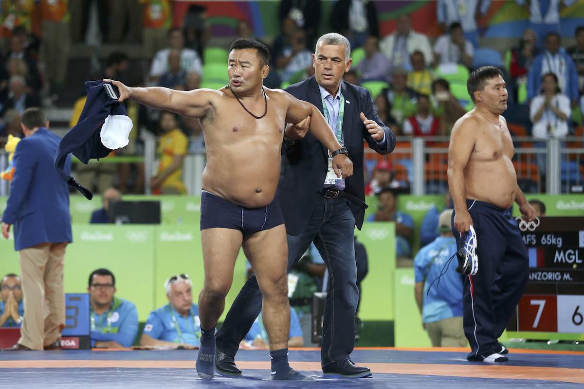 zapasenie mongolsko trener striptiz oh rio2016