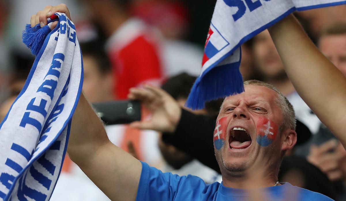 Na snímke fanúšikovia Slovenska počas zápasu B-skupiny na majstrovstvách Európy vo futbale medzi Slovennskom a Anglickom 20. júna 2016 vo francúzskom Saint-Etiénne.