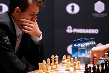 Šach-MS: Aj druhá partia súboja Carlsen - Karjakin skončila remízou