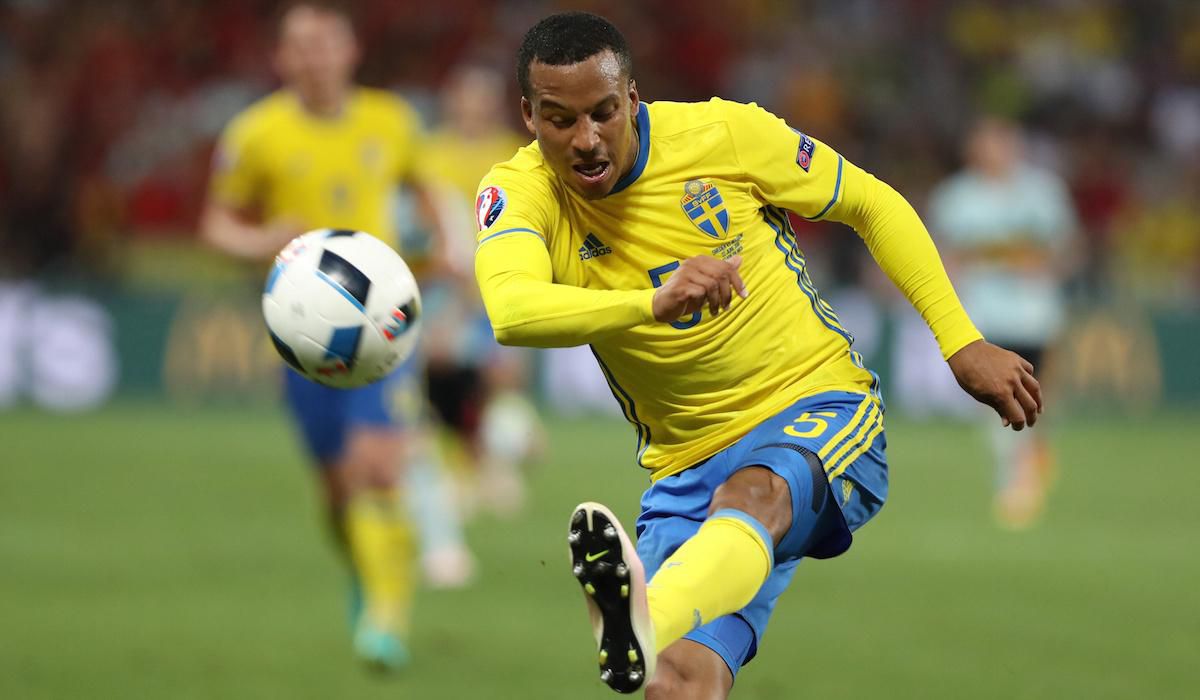 Na snímke Martin Olsson (Švédsko) počas zápasu E-skupiny na majstrovstvách Európy vo futbale medzi Švédskom a Belgickom 22. júna 2016 vo francúzskom Nice