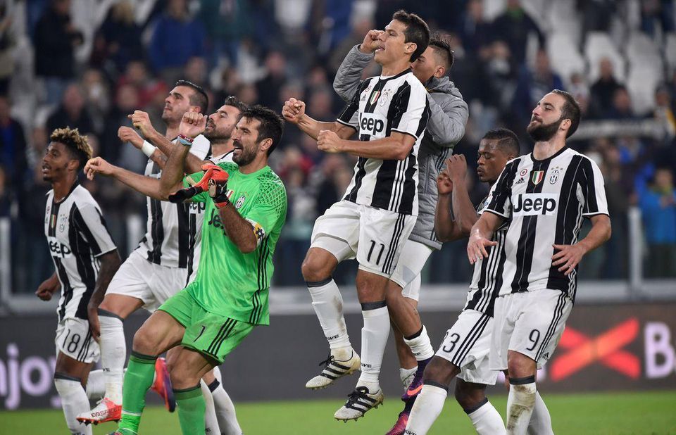 Juventus Turin hraci oslavuju okt16 Reuters