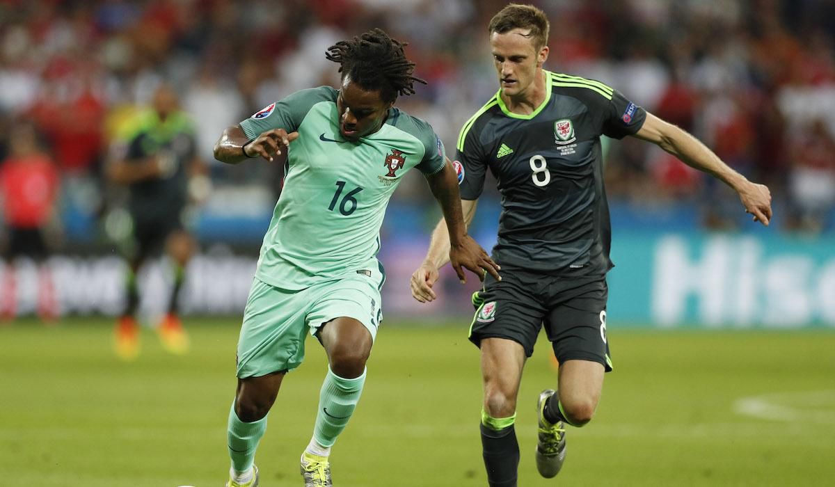 Portugalsko, Renato Sanches, Wales, Andy King, EURO 2016, jul16, reuters