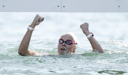Diaľkové plávanie: Van Rouwendaalová zlatá, druhú Mullerovú diskvalifikovali