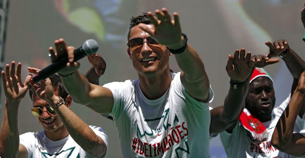 Portugalsko oslavy Lisabon Cristiano Ronaldo EURO 2016 jul16 1 Reuters