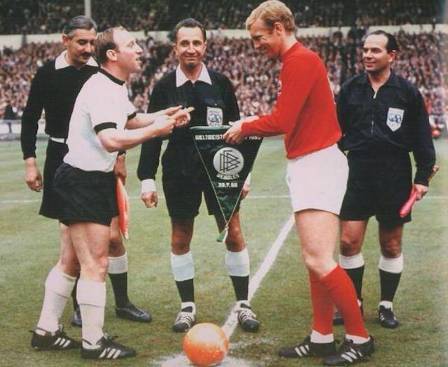 Uwe Seeler nemecko Bobby Charlton anglicko finale ms1966