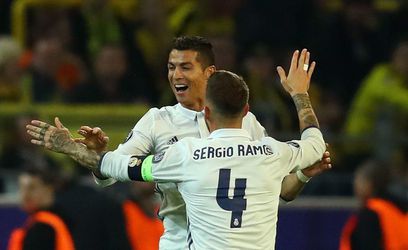 Video: Mal byť vylúčený, Ramos sa však s Ronaldom na rozhodcovi iba smial