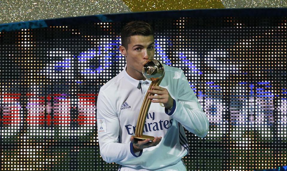 Cristiano Ronaldo Real Madrid trofej MS klubov dec2016