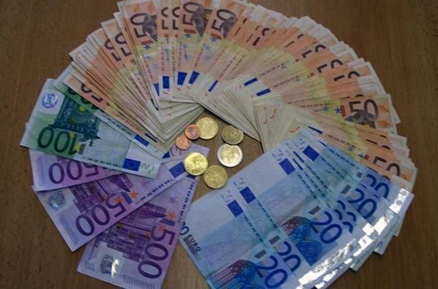 Euro peniaze ilustracne foto