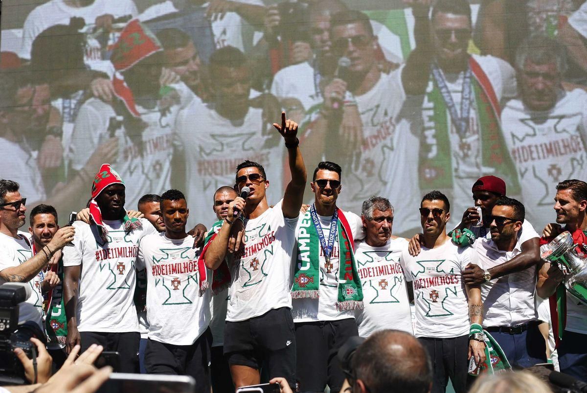 Portugalsko oslavy Lisabon Cristiano Ronaldo EURO 2016 jul16 Reuters
