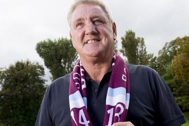 Aston Villa už našla nového trénera, stal sa ním Steve Bruce