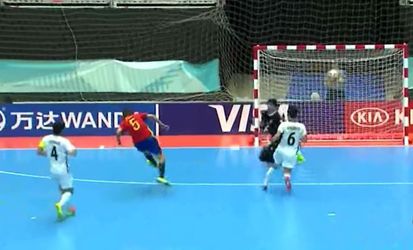 Video: Futsal-MS: Favoritom sa darilo, Argentínu trápil Kazachstan