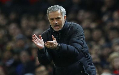 Mourinho chce zaokrúhliť šnúru United na 10, potvrdil aj odchod hráča