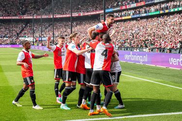 Zahrá si Ligu majstrov. Dávid Hancko a jeho Feyenoord oslavujú holandský titul