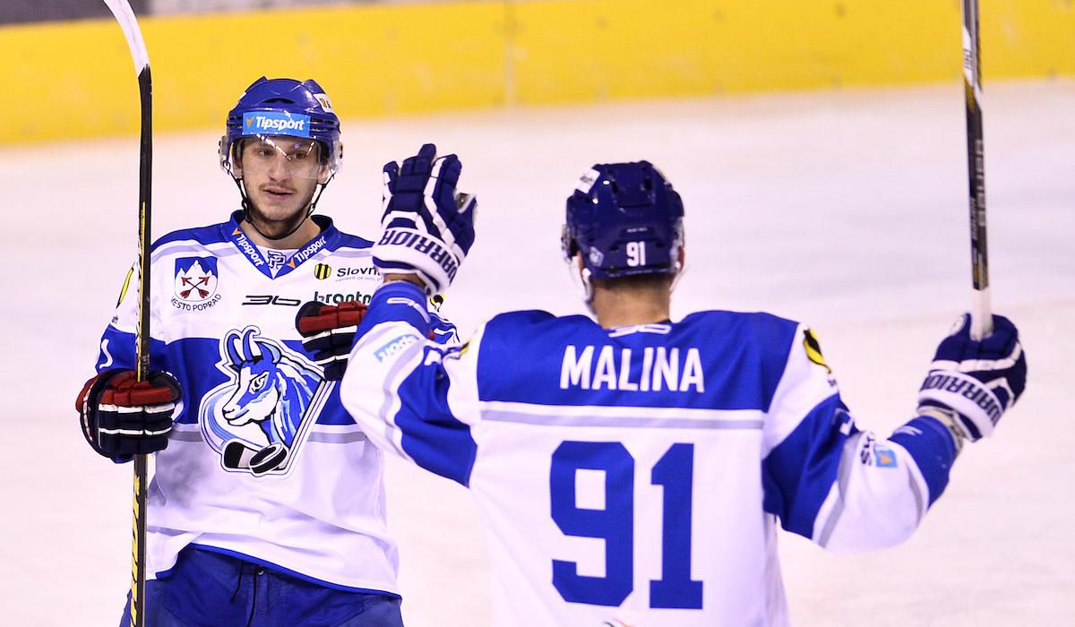 Julian Achs Lubomir Malina HK Poprad hraci radost gol dec15