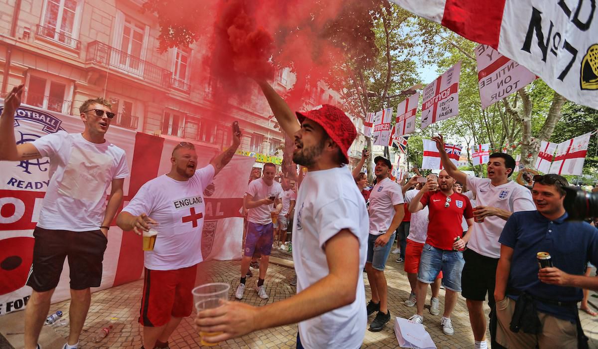 Na snímke fanúšikovia Anglicka pred zápasu B-skupiny na majstrovstvách Európy vo futbale medzi Slovenskom a Anglickom 20. júna 2016 vo francúzskom Saint-Etiénne.