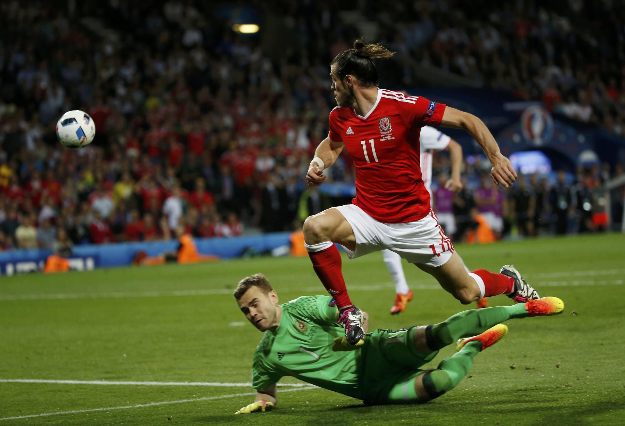 Gareth Bale wales Igor Akinfejev Rusko euro jun2016